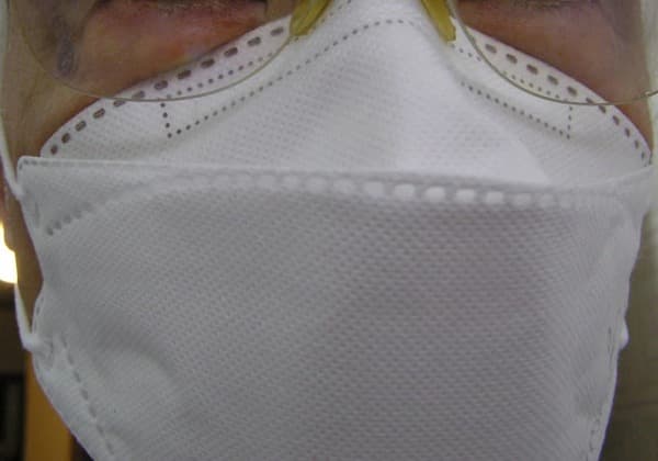 メガネが曇りづらいKF94マスクの画像イメージ