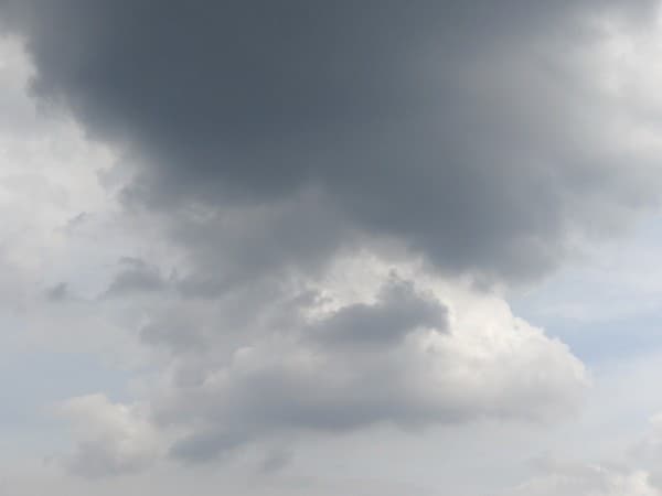 曇天の空模様の画像イメージ