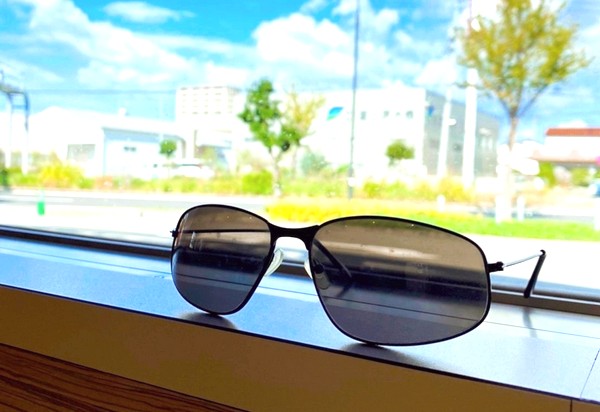 紫外線とまぶしさを防ぐサングラスの画像イメージ