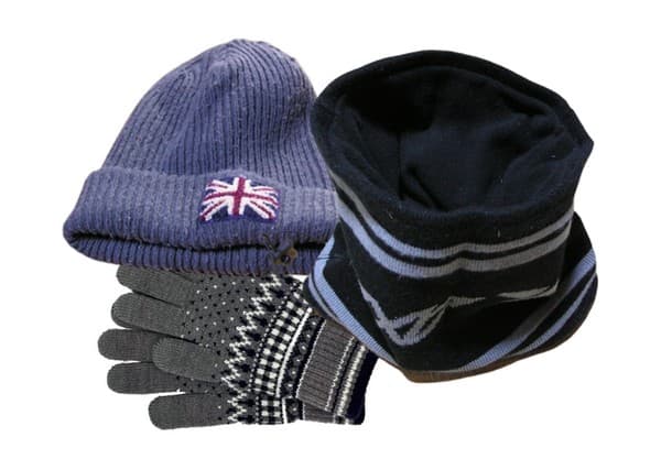 ネックウォーマー、ニット帽、手袋の画像イメージ