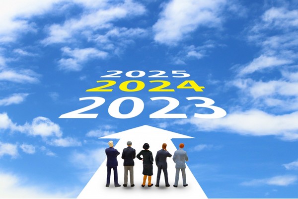 2023年から2024年へ向かう人々の画像イメージ